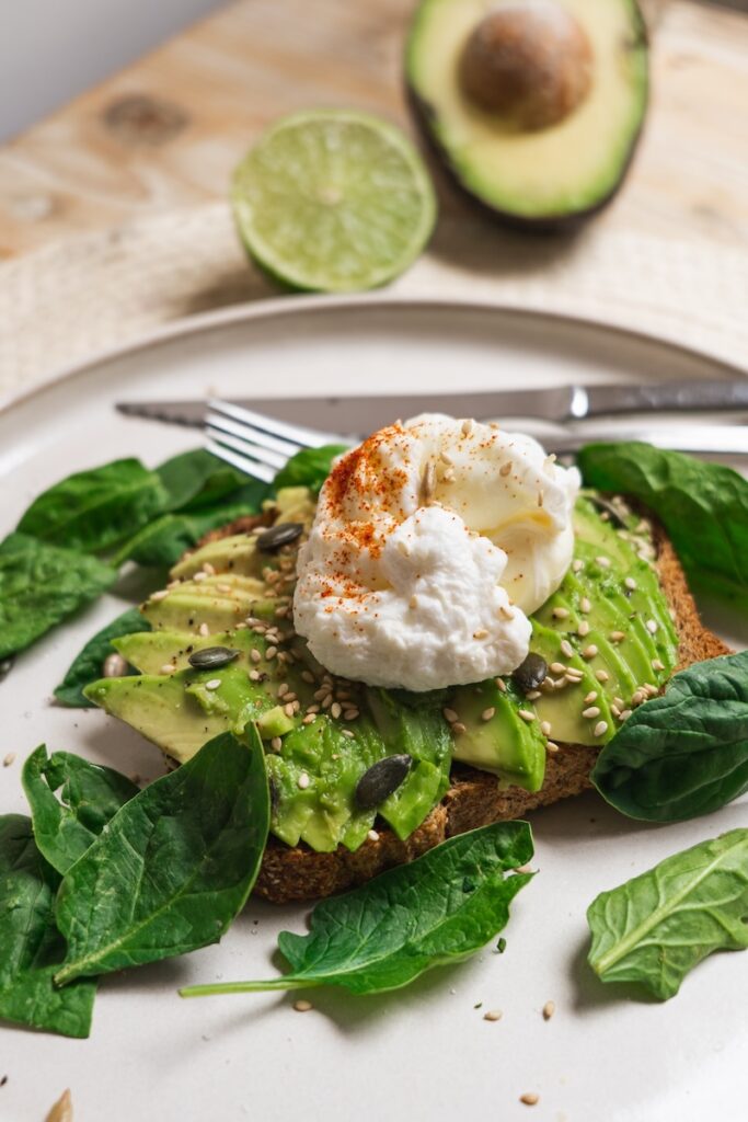 toast avocat et oeuf