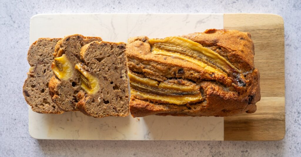 banana bread coupé en tranche